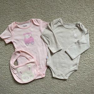 NWOT Baby Creysi Collection 2 Bunny Bodysuits w/Bib (Size: 6-12 Months)